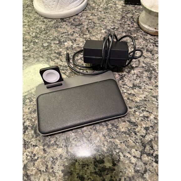 Nomad Qi Wireless Charging Pad for Phones and Apple Watch - Picture 3 of 12